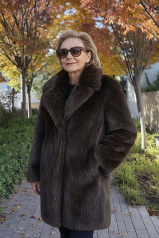 Abrigo NUALA pelo largo medio de pelo cafe