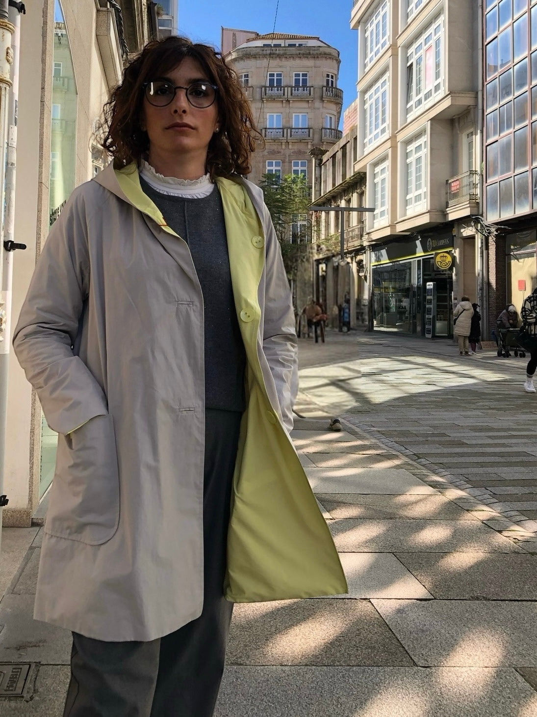Gabardina GALA  larga botones reversible gris y verde