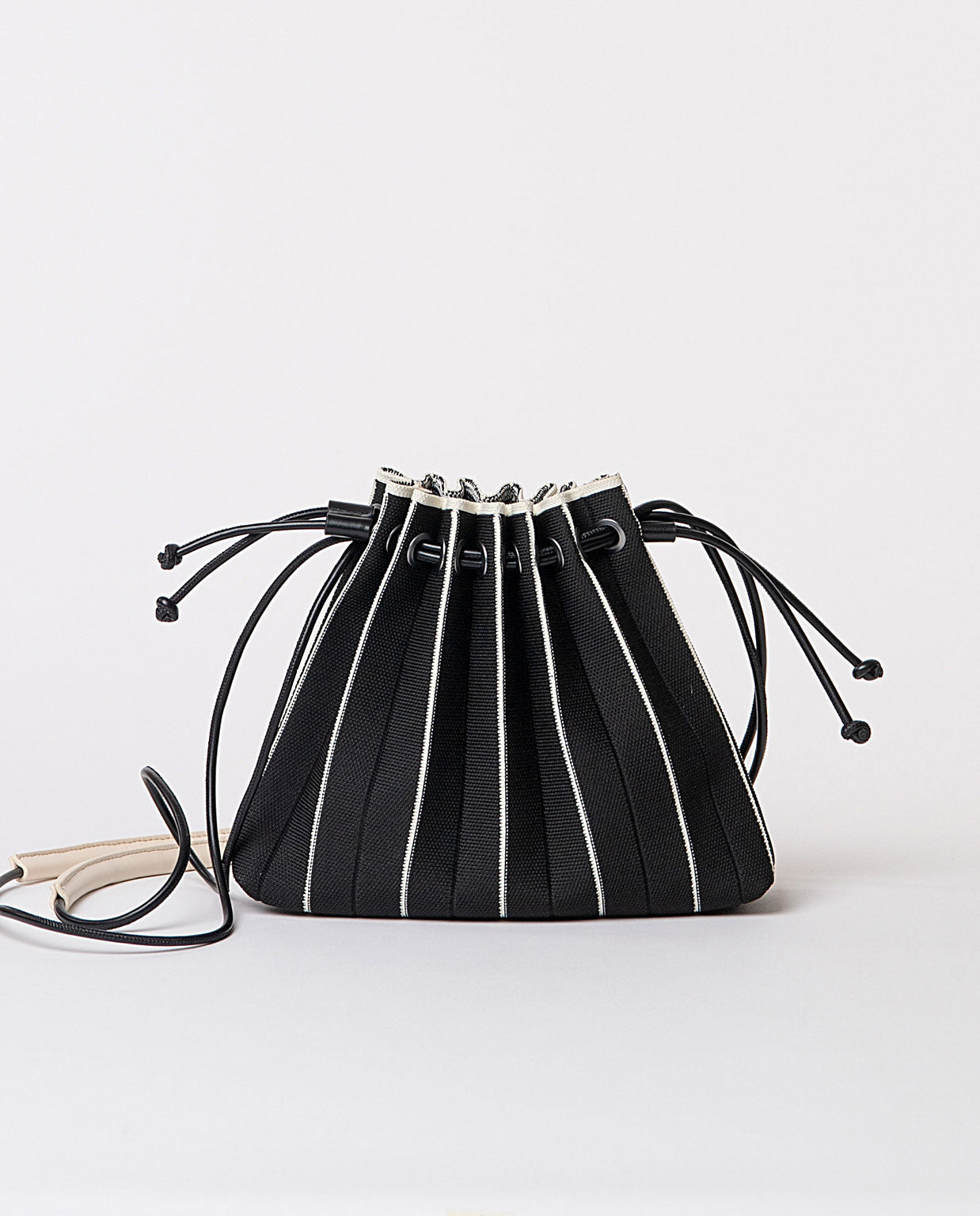 Bolso FINA plisado con asa multiposición negro