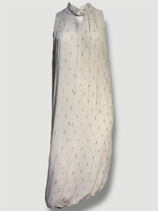 4767618