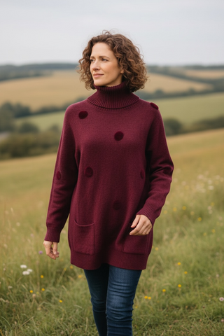 Jersey PEGGI cuello vuelto con topos y bolsillos burdeos