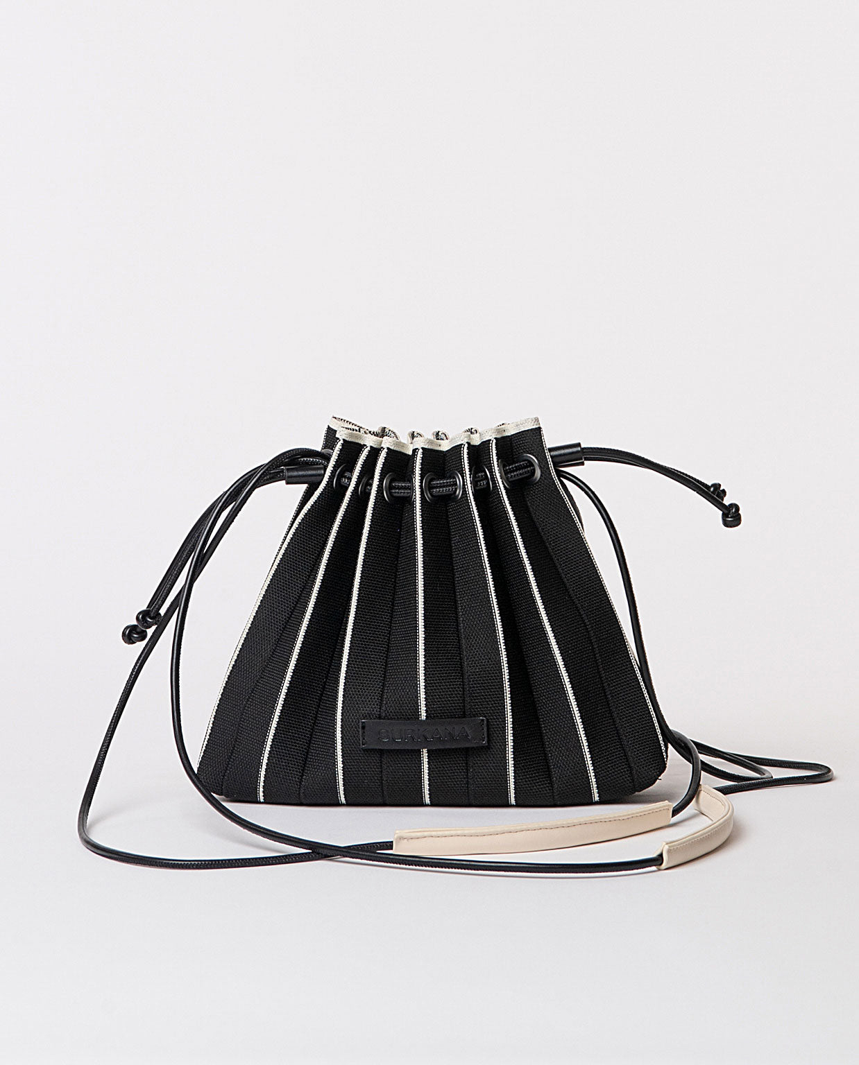 Bolso FINA plisado con asa multiposición negro