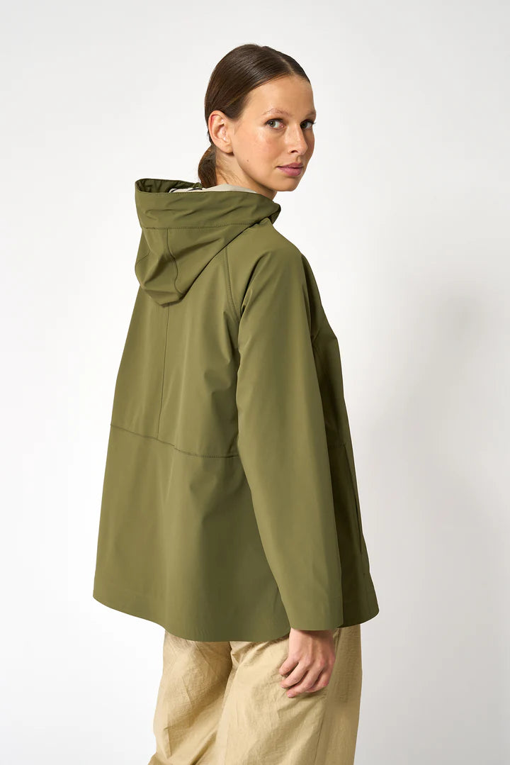 Parka tantä NOE corta con capucha en kaki