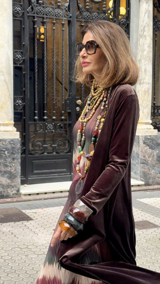 Levita PAULINA larga de terciopelo marrón chocolate