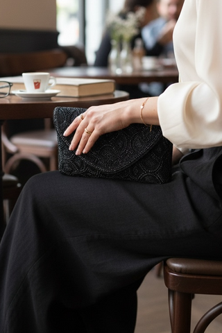 Bolso IVANNA rectangular bordado negro