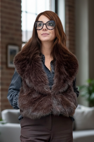 Chaleco SIGYN corto de pelo chocolate