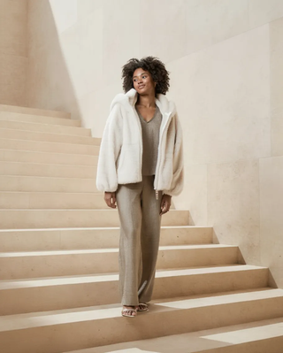 Chaqueta  BOSNIA pelo corto capucha beige