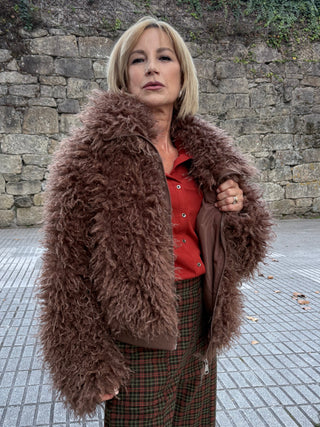 Chaqueta GENDA corta pelo marrón