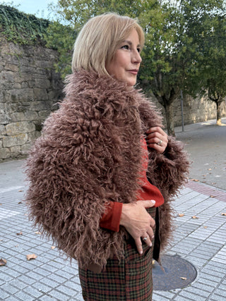 Chaqueta GENDA corta pelo marrón