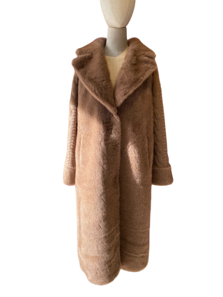 Abrigo Mathilda simil visón largo topo