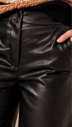 Pantalon CAPU estilo recto y ancho negro