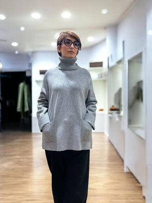 Jersey MANUELA punto cuello vuelto bolsillos gris