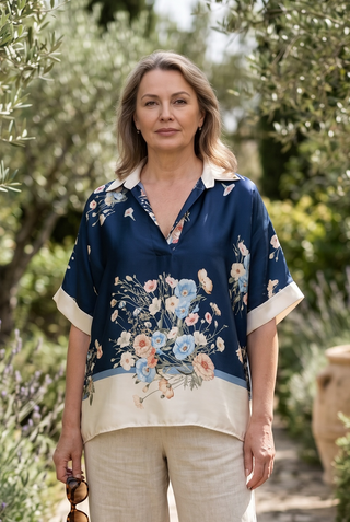Blusa FILOS cuello camisero estampada marino