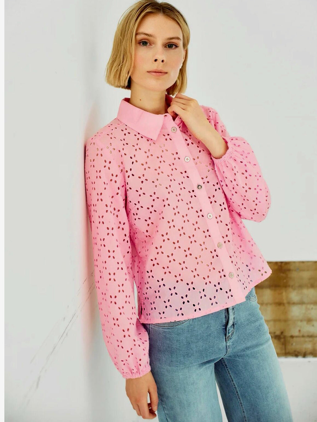 Blusa ISOLDE troquelada rosa