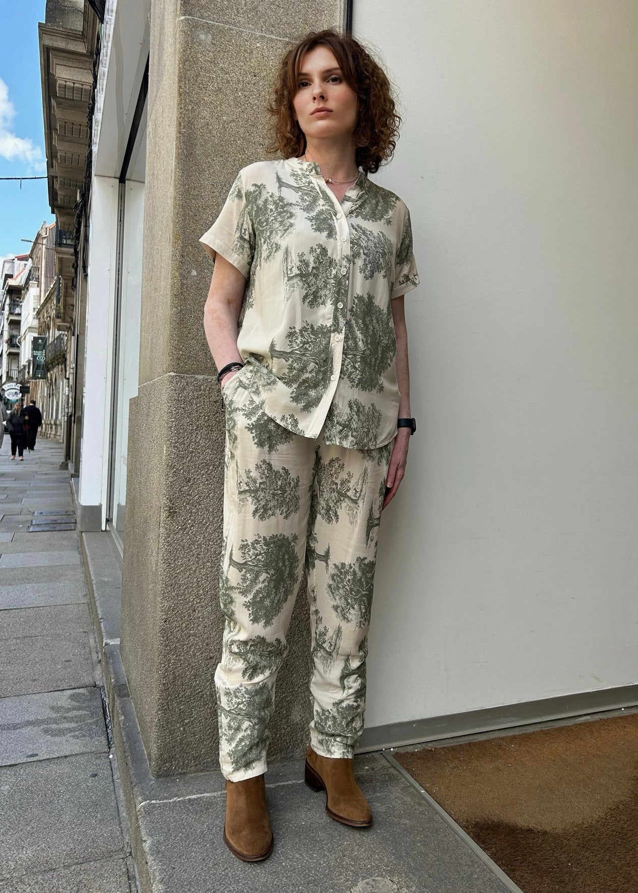 Conjunto ATENAS blusa y pantalón estampado verde