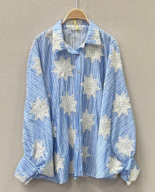 Camisa DUNIA mariposa bordada estrellas azul