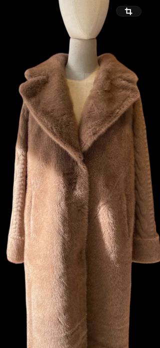 Abrigo Mathilda simil visón largo topo