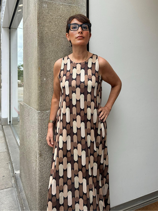Vestido NAMY largo estampado sin mangas camel