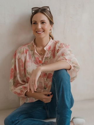 Blusa SENA floraL con chorrera rosa