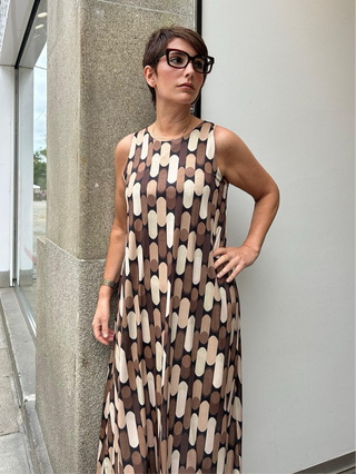Vestido NAMY largo estampado sin mangas camel