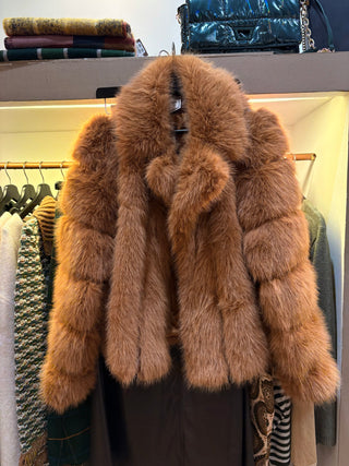 Abrigo VITANI corto de pelo camel