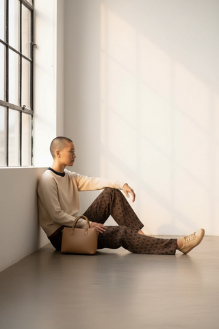 Jersey LIKO cuello redondo con contrastes de color crudo