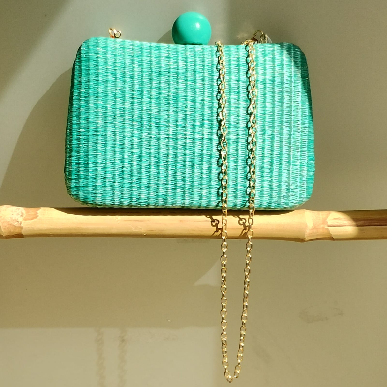 Bolso ANUELLE broche esférico rafia