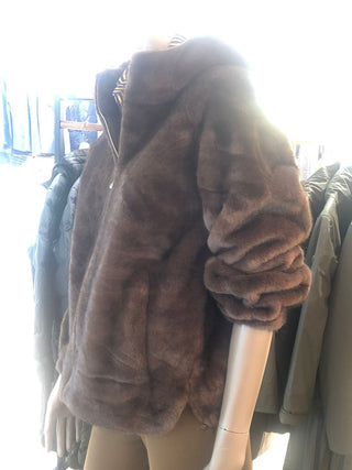 Chaqueta  BOSNIA pelo corto capucha cafe