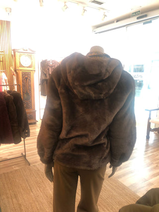 Chaqueta  BOSNIA pelo corto capucha cafe