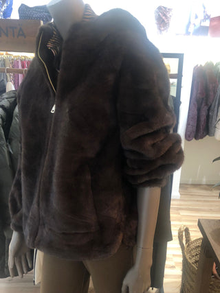 Chaqueta  BOSNIA pelo corto capucha cafe