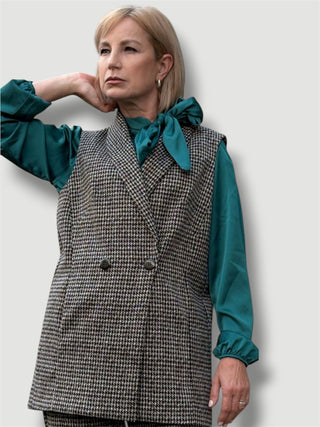 Chaleco KIKA largo en pata gallo negro