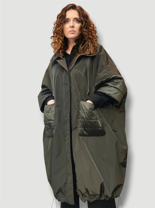 Gabardina HELEN amplia lisa con manga guateada kaki