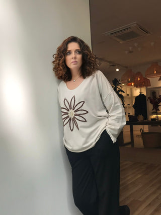 Camiseta CECIL básica flor bordada beige