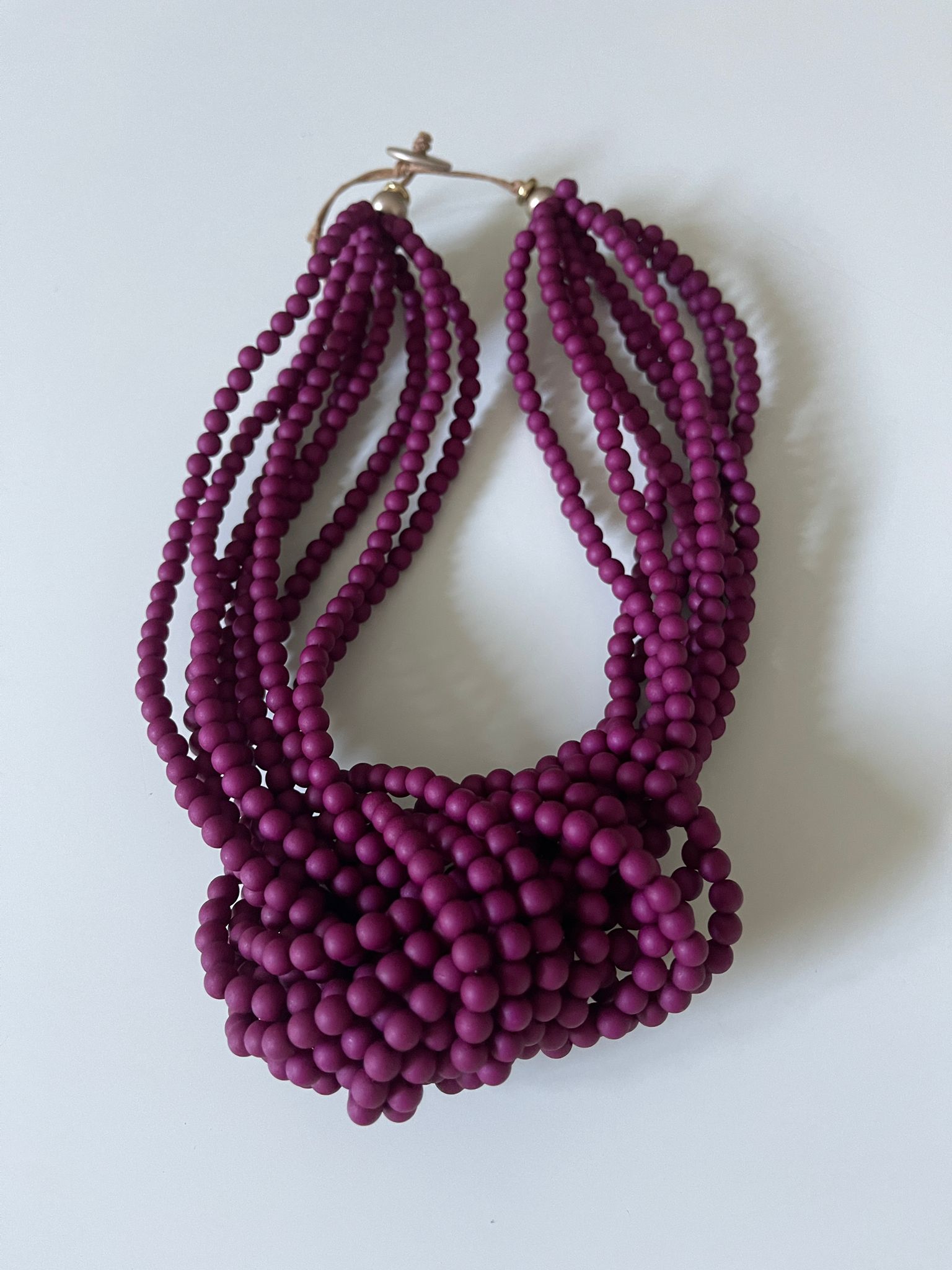 Collar ELIA corto perlas y nudo morado