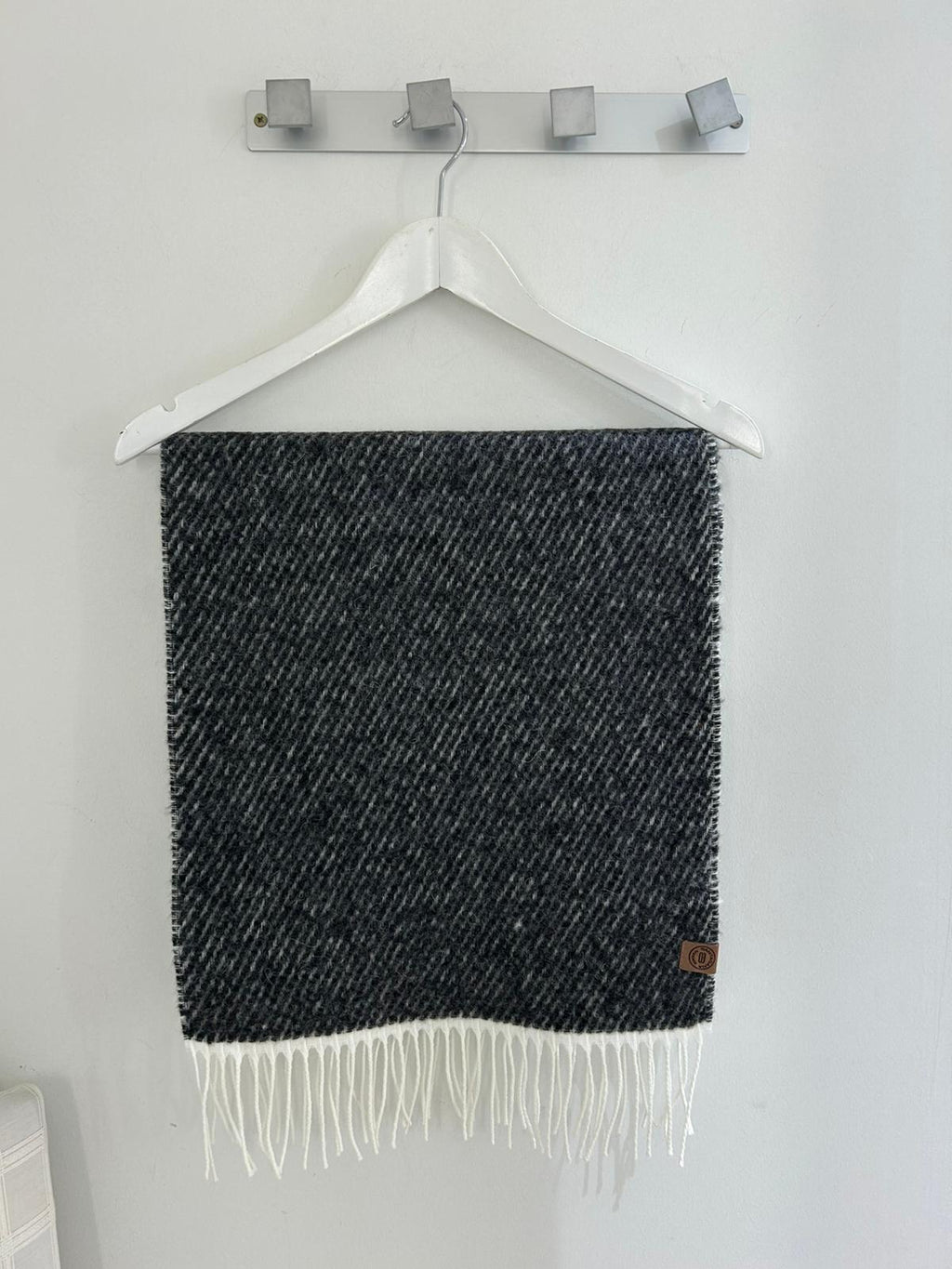 Fular MOHAIR punto lineas oblicuas negro